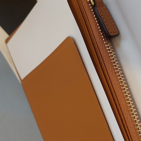 BNWT Authentic MCM wallet - Picture 4 of 6